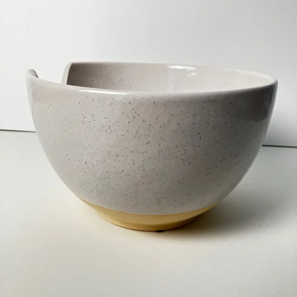 K+C Ceramic Yarn Bowl 7in Speckled White Spiral Guide Knitting Organizer